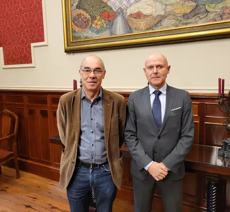 Jorquera con Miguel Abelleira Dold&aacute;n, director da Escola T&eacute;cnica Superior de Arquitectura da Coru&ntilde;a. Comisi&oacute;n Especial Fachada Mar&iacute;tima. 15 de novembro de 2024.