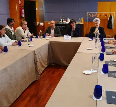 Jorquera, Queixas e Ana Pont&oacute;n, con cooperativistas de Xux&aacute;n.