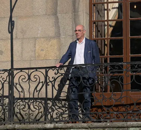 Jorquera, nun dos balc&oacute;ns da Casa Cornide, primeira visita 4 de agosto de 2025.