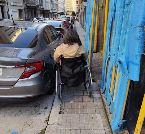 Problemas de accesibilidade edificio r&uacute;a Asturias n&uacute;mero 21