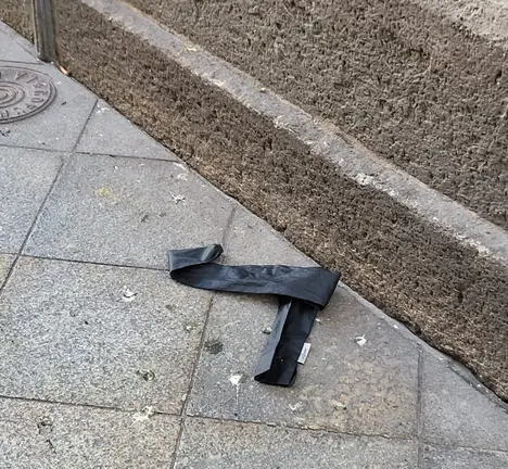 Lixo na r&uacute;a. Servizo de limpeza viaria.