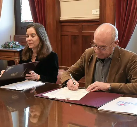 Jorquera, a asinar o acordo dos orzamentos para 2026.