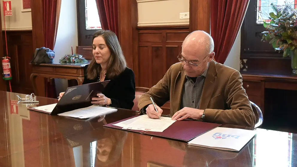 Jorquera, a asinar o acordo dos orzamentos para 2026.