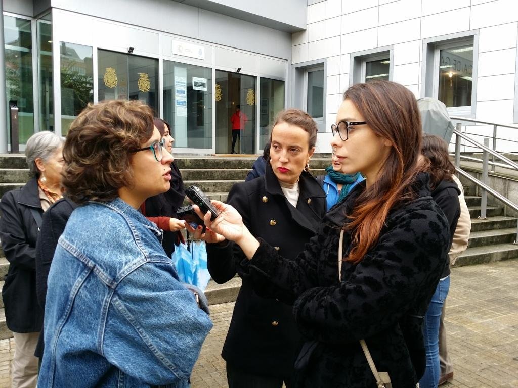 Momento da rolda de prensa con Avia falando dos acordos que se propoñen na Moción