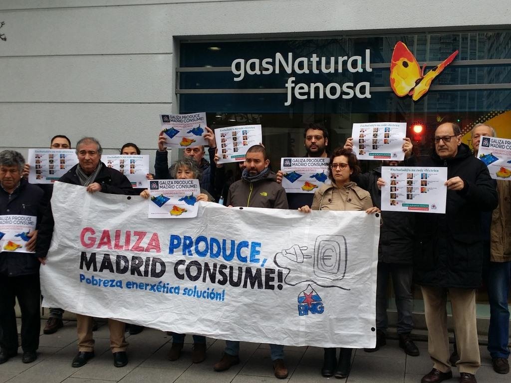Momento da concentración e reparto diante de Gas Natural Fenosa