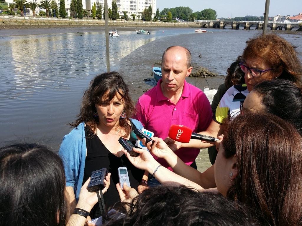 Un dos momentos da rolda de prensa posterior á medición dos lodos