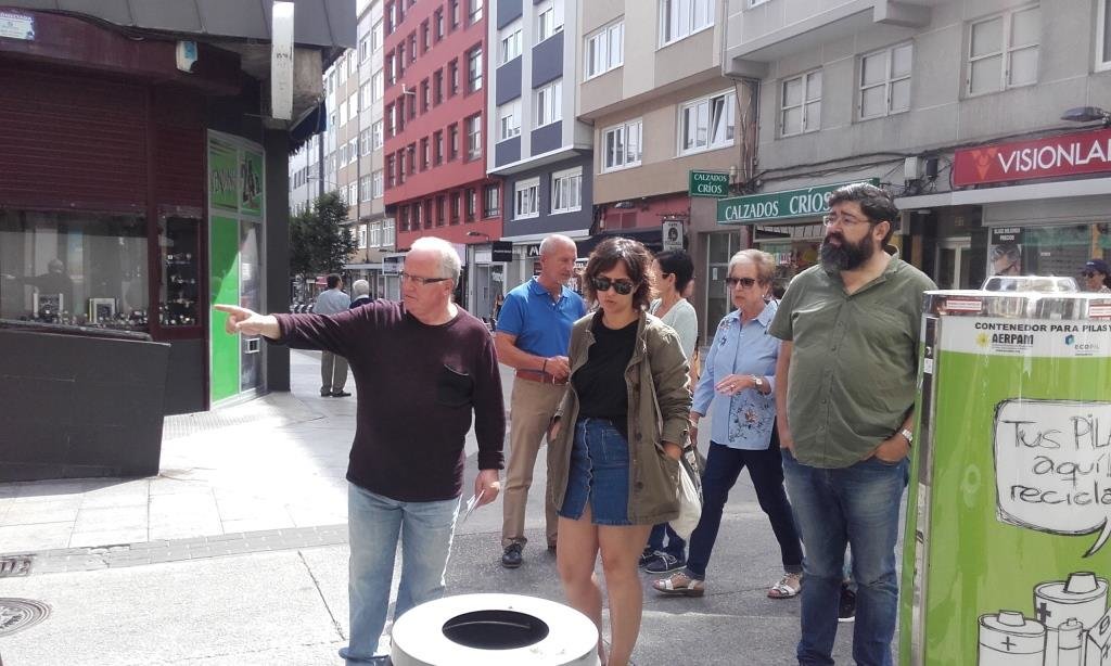 Outro dos momentos da visita desta volta na zona da rúa Barcelona