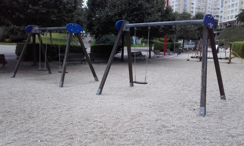 Zona de xogos infantís nas Roseiras pendente ainda de amaño