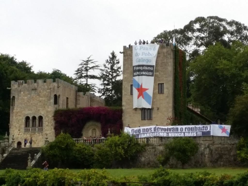 Toma simbólica do Pazo de Meirás realizada por compañeiras e compañeiros o 30 de agosto