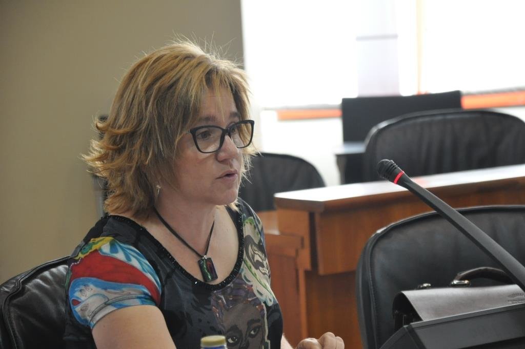 A nosa parlamentaria Montse Prado nun momento dunha intervención nunha Comisión do Parlamento