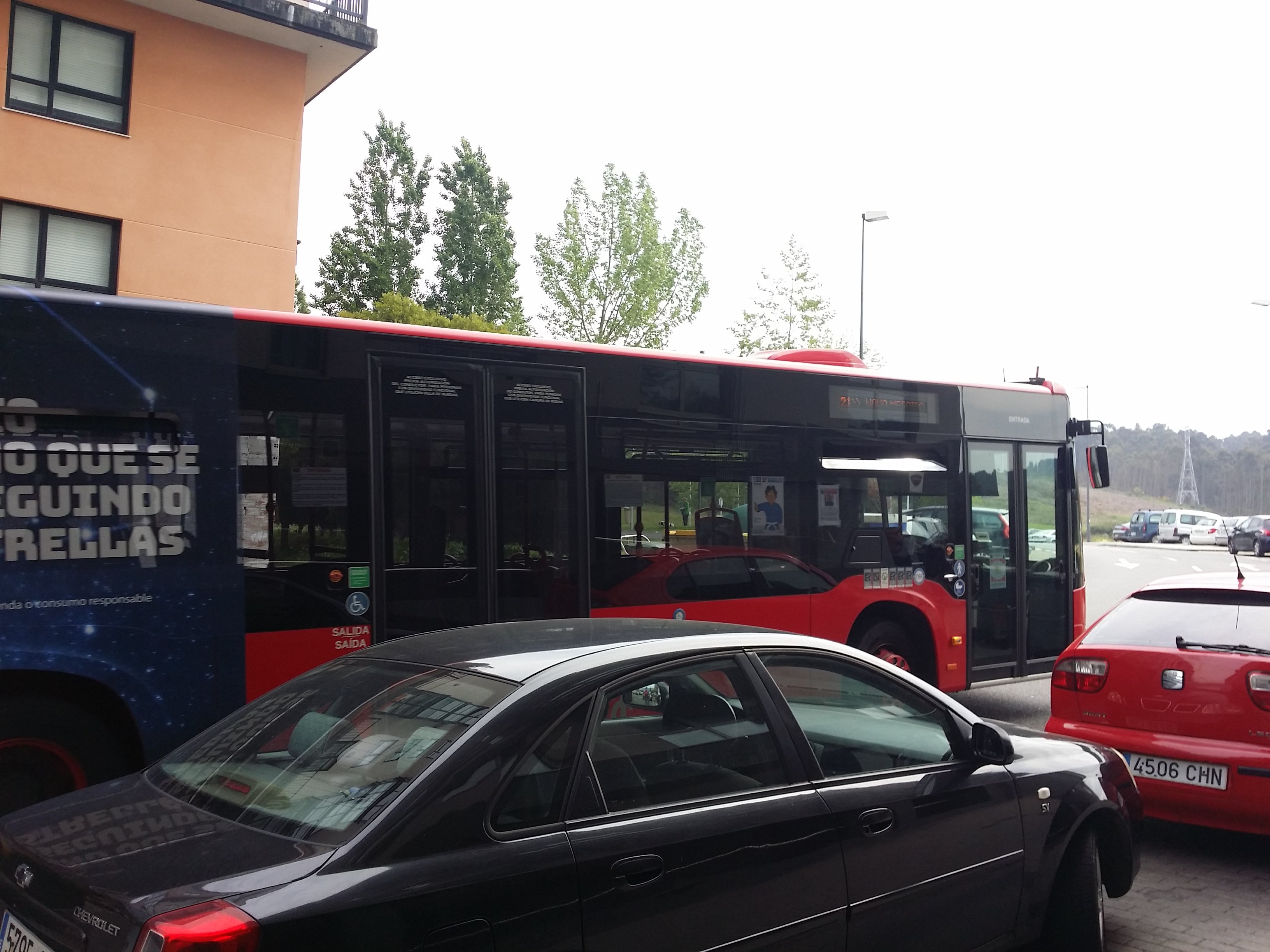 Bus da Compañía de Tranvías efectuado unha parada