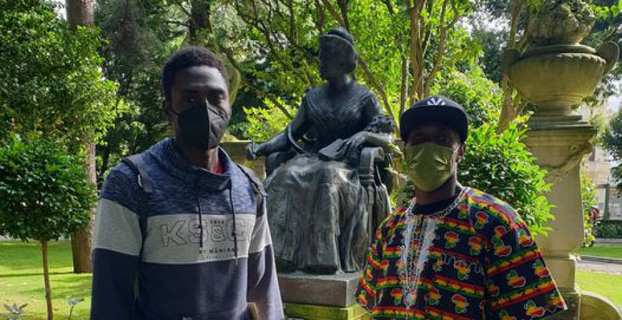 Ibrahima e Magatte, os inmigrantes que auxiliaron Samuel Luiz. Foto Instagram Casa Museo Pardo Bazán