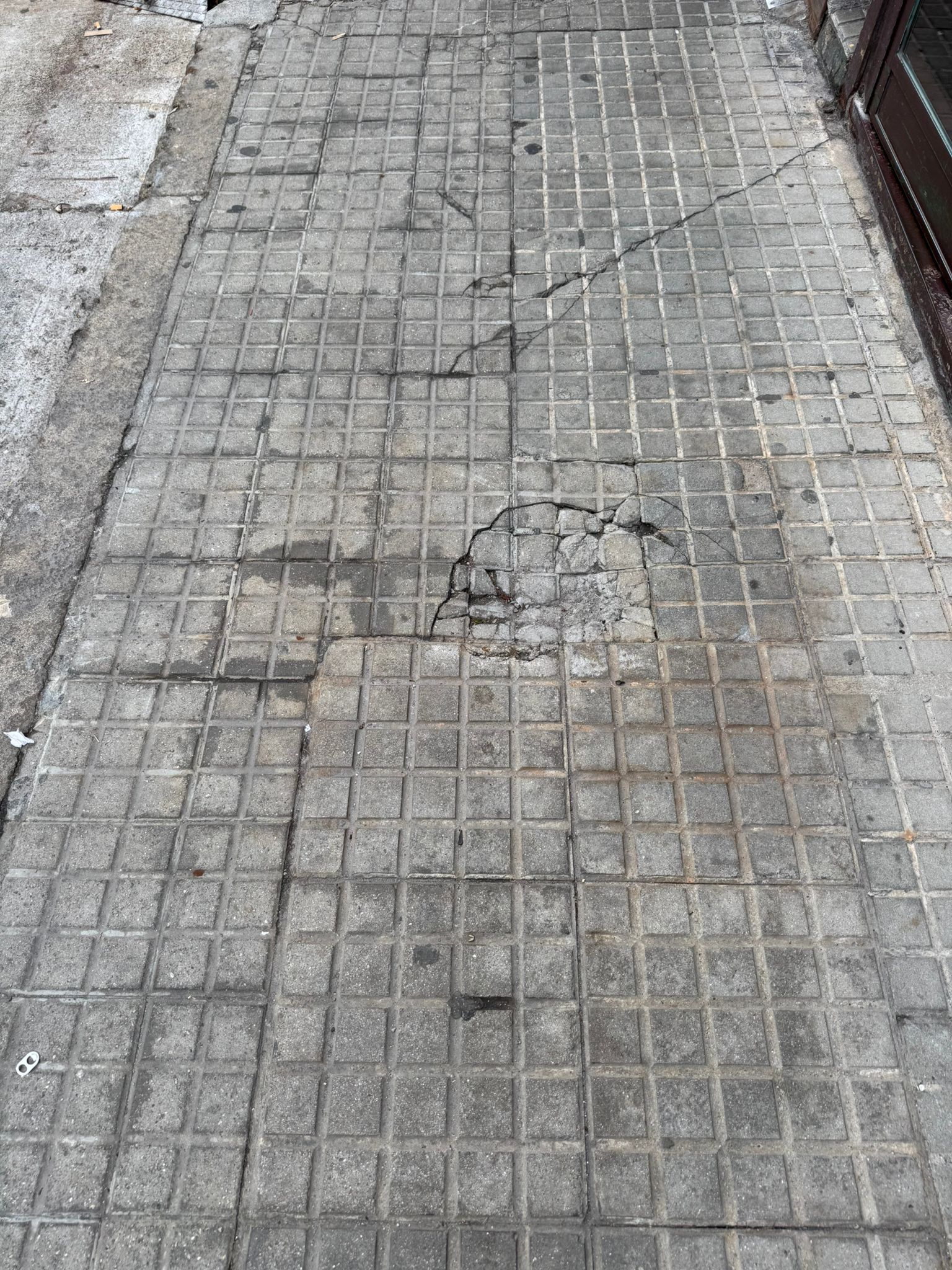 Beirarrúa deteriorada en Durmideiras